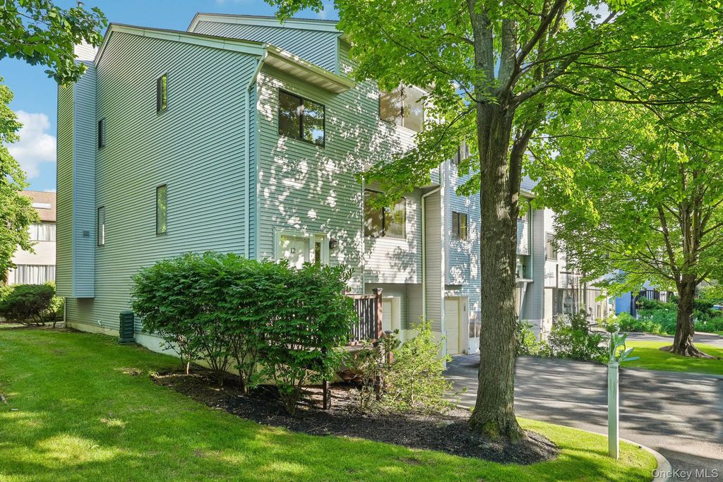 12 Evan Court, Nanuet
