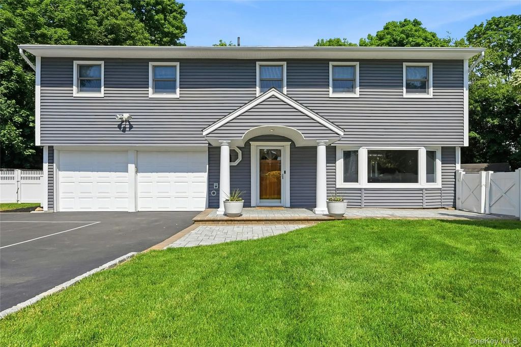 10 Mansfield Lane S, East Northport