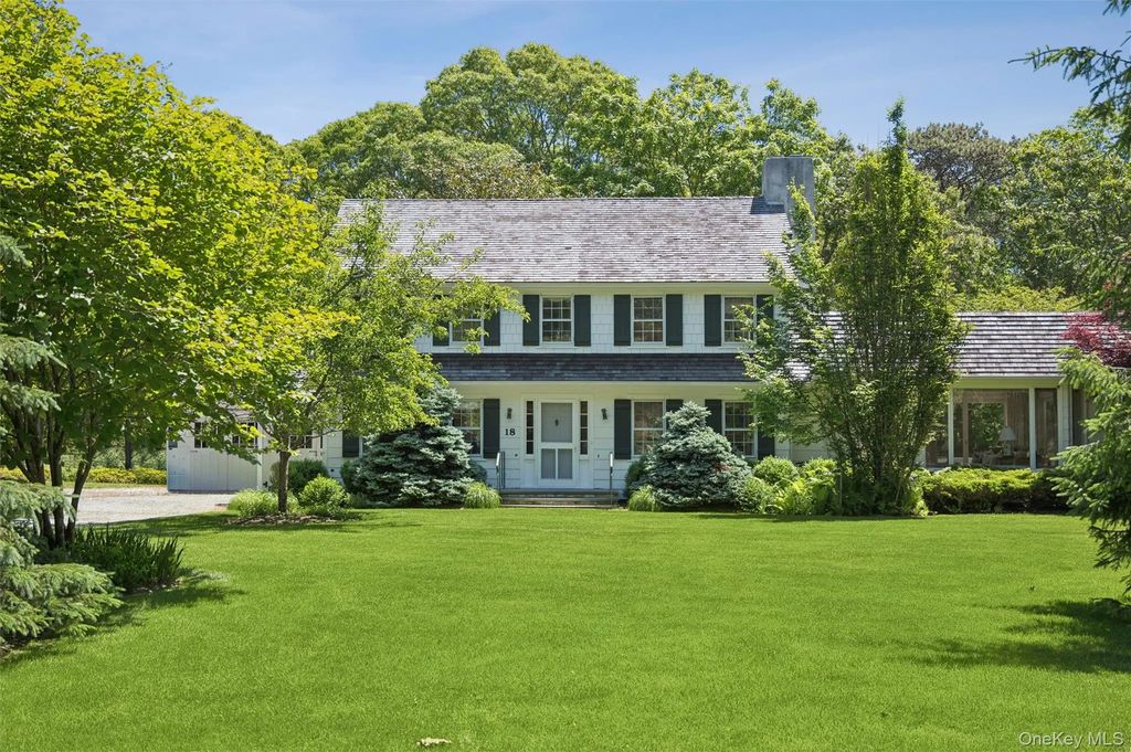 18 Jagger Lane, Westhampton