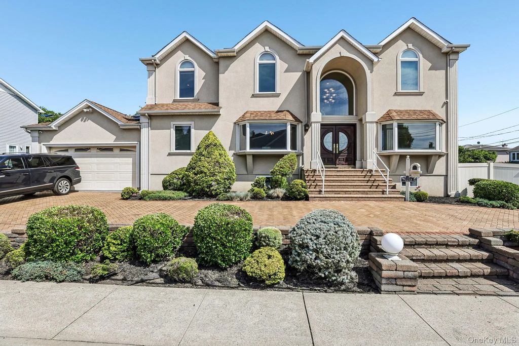 1218 Centre Street, Hewlett
