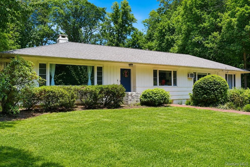 46 Mayfair Drive, Huntington