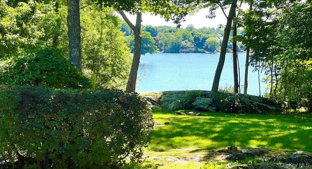 8 Rock Hill Road, Mahopac
