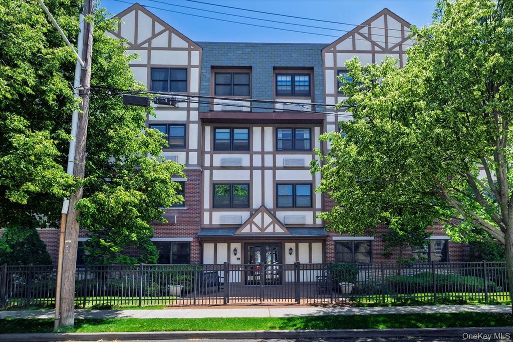 55 Clinton Avenue # 401, Rockville Centre