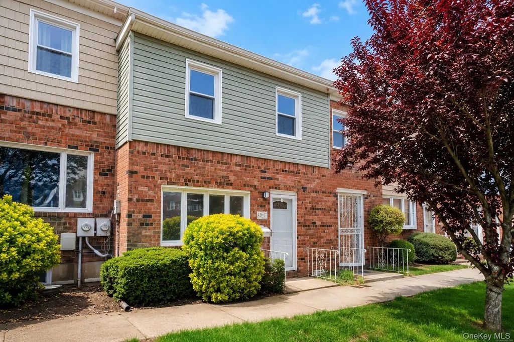 426 N Corona Avenue 7, Valley Stream