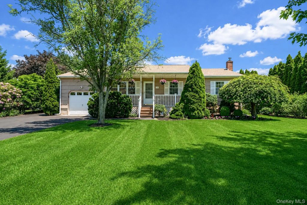 100 Donna Drive, Baiting Hollow