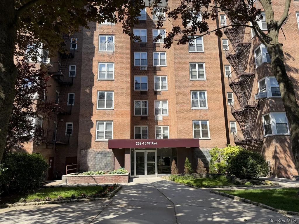 209-15 18th Avenue # 4k, Bayside