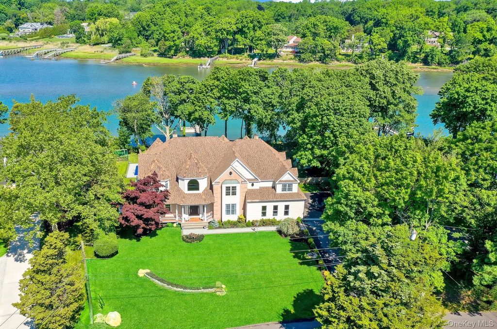18 Cedar Lane, Setauket