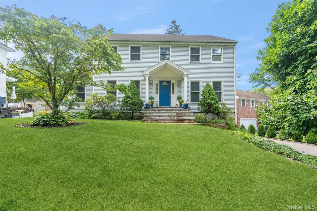 6 Cedar Avenue, Locust Valley