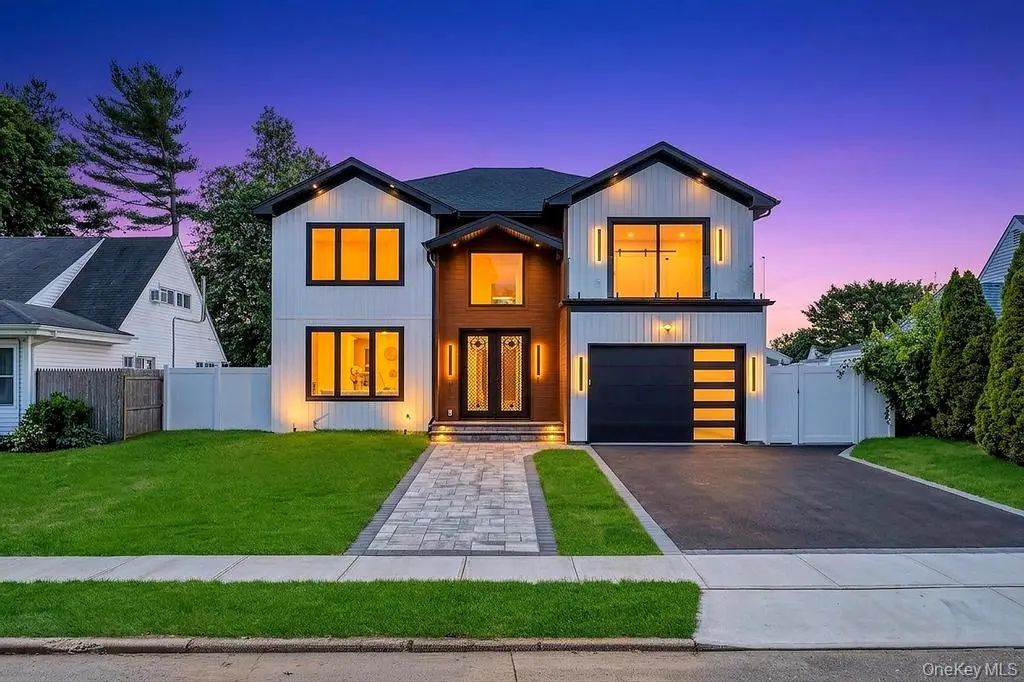 8 Table Lane, Hicksville