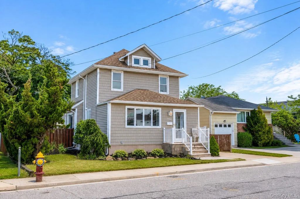 2500 Centre Avenue, Bellmore