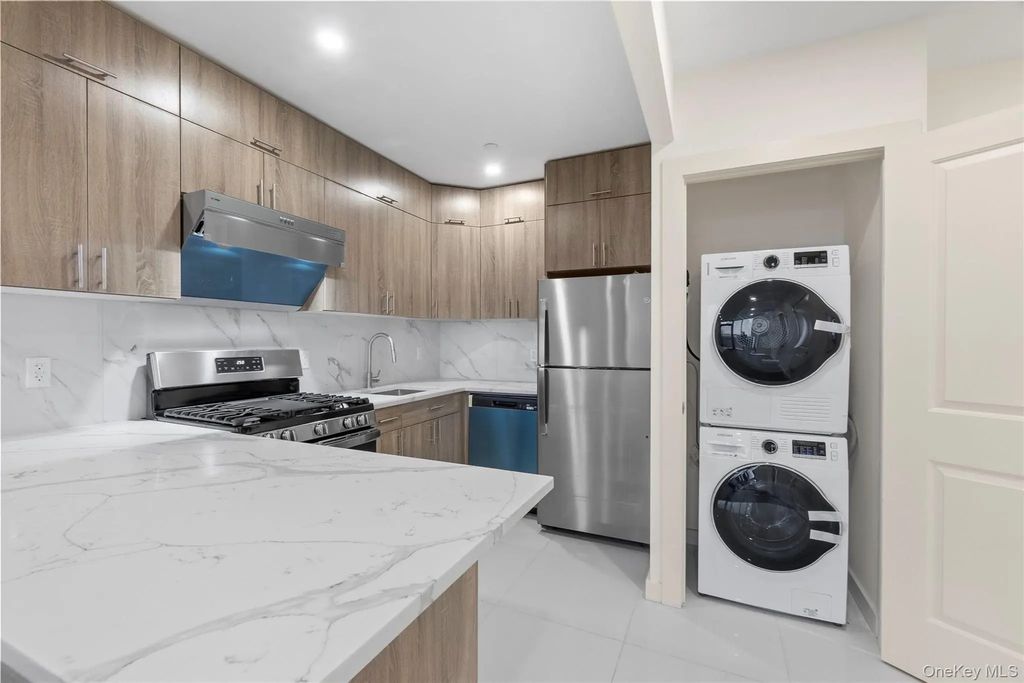 124-28 Queens Boulevard # 12c, Kew Gardens