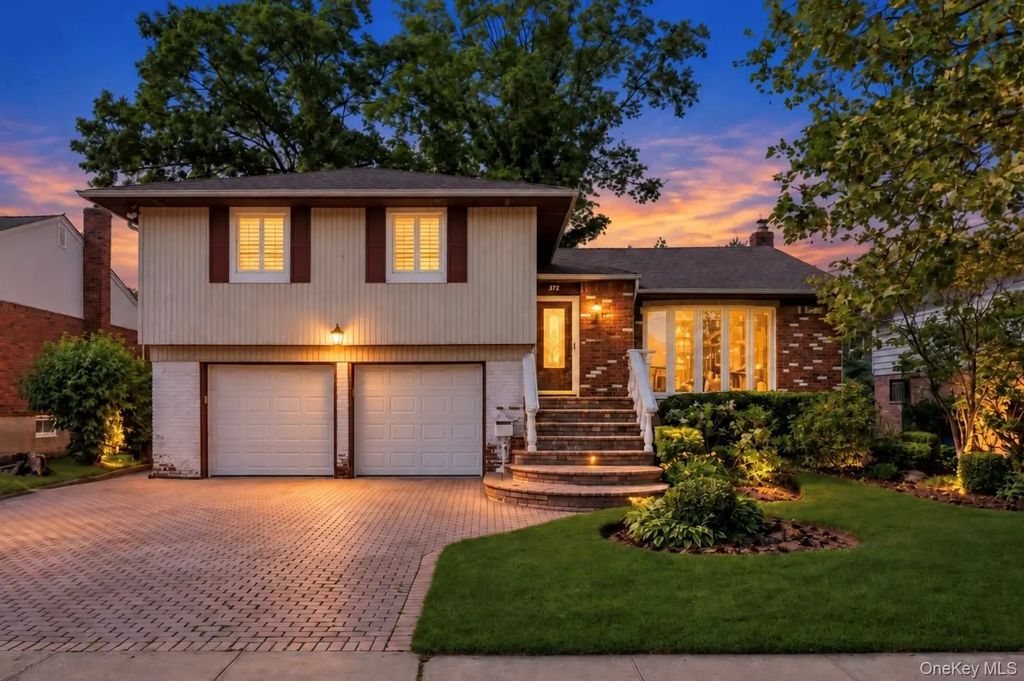 372 Hungry Harbor Road, North Woodmere