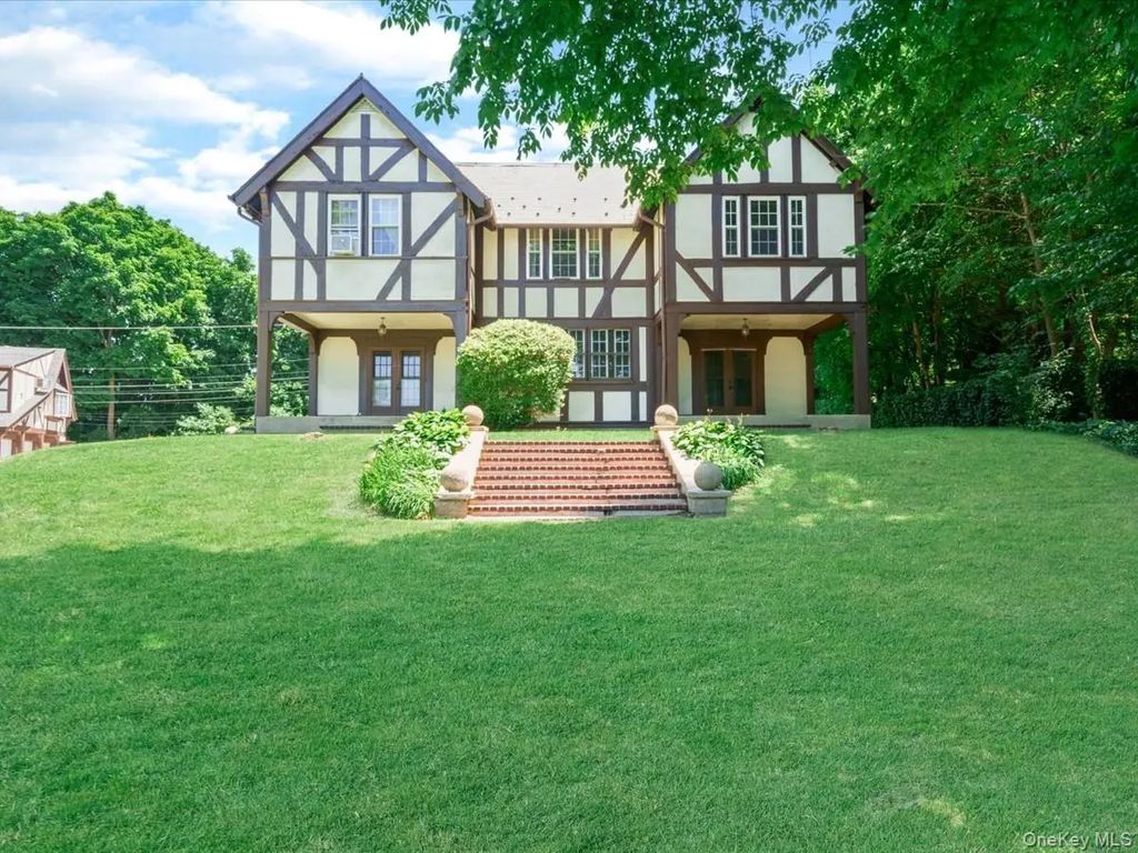 51 Crescent Road, Port Washington