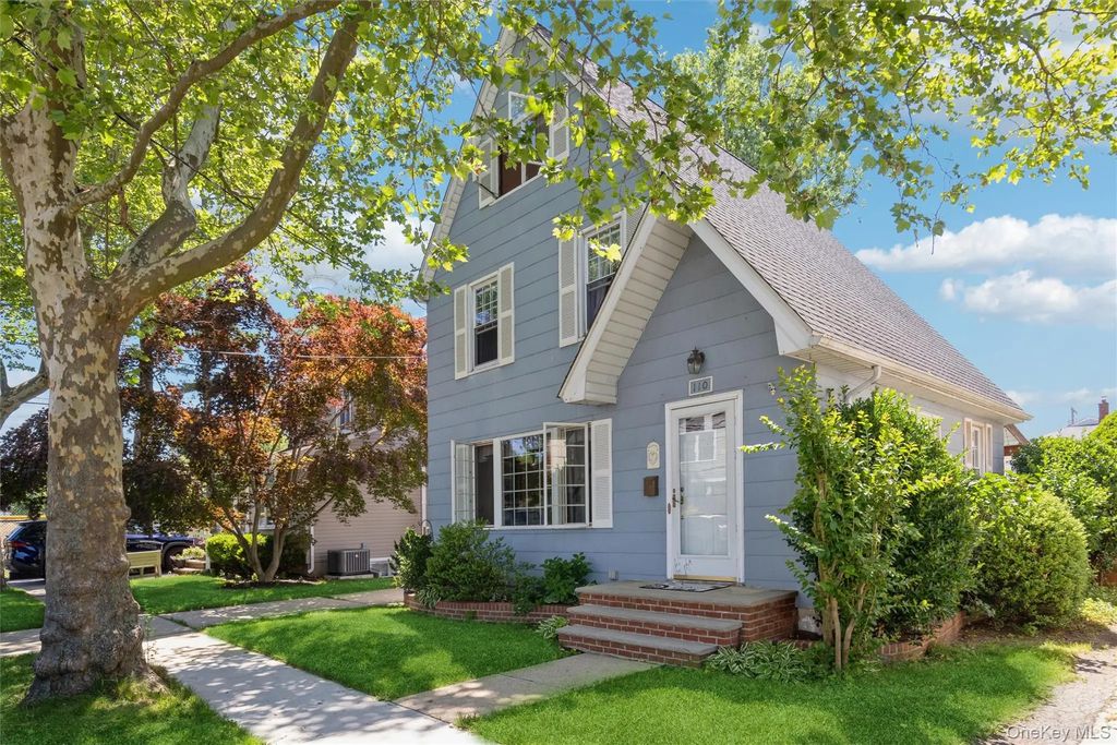 110 Yale Street, Williston Park
