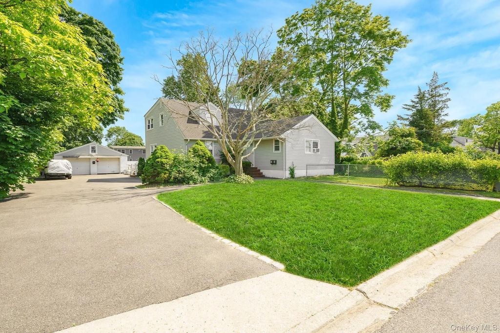 733 14th Street, West Babylon