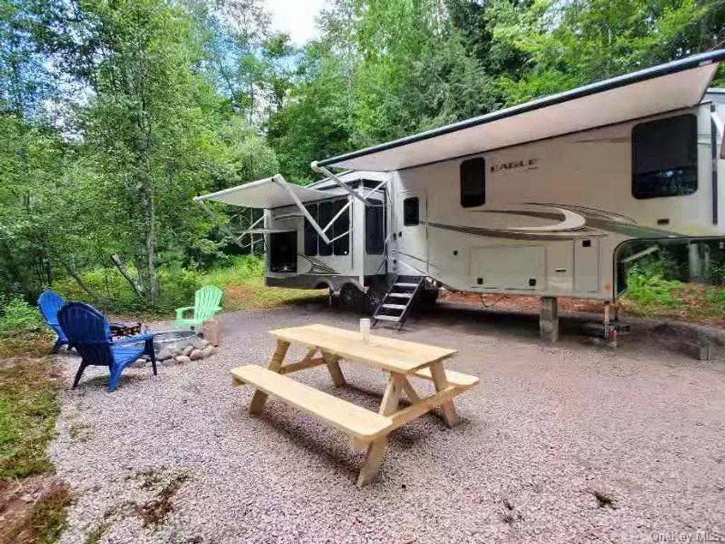 64 Gale Road, Bethel