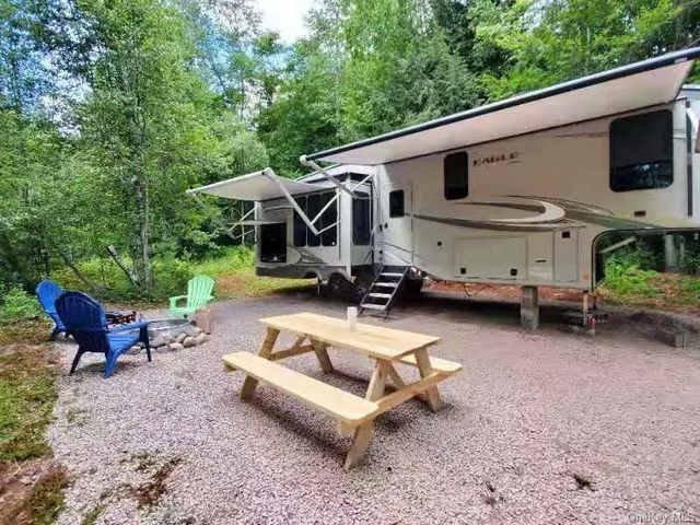 64 Gale Road, Bethel