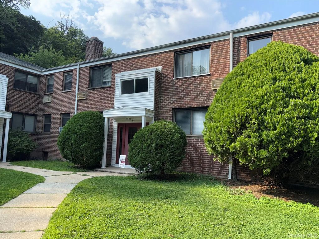 21 Lawrence Drive # A, White Plains