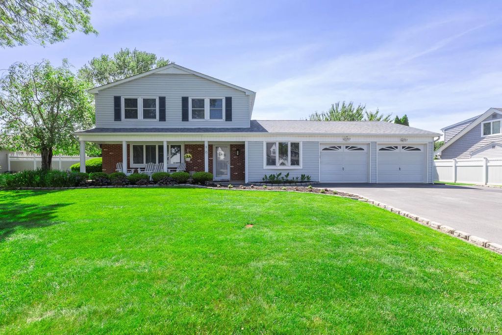16 Redwood Lane, South Setauket