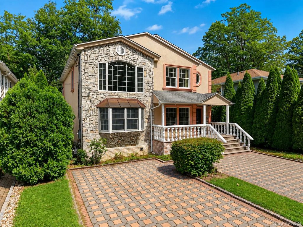 45 Yennicock Avenue, Port Washington