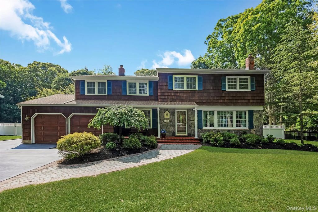 28 Cygnet Drive, Smithtown
