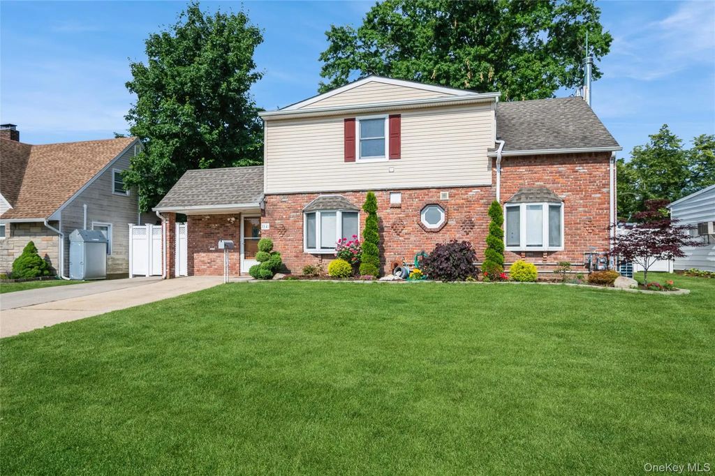14 Tailor Lane, Levittown