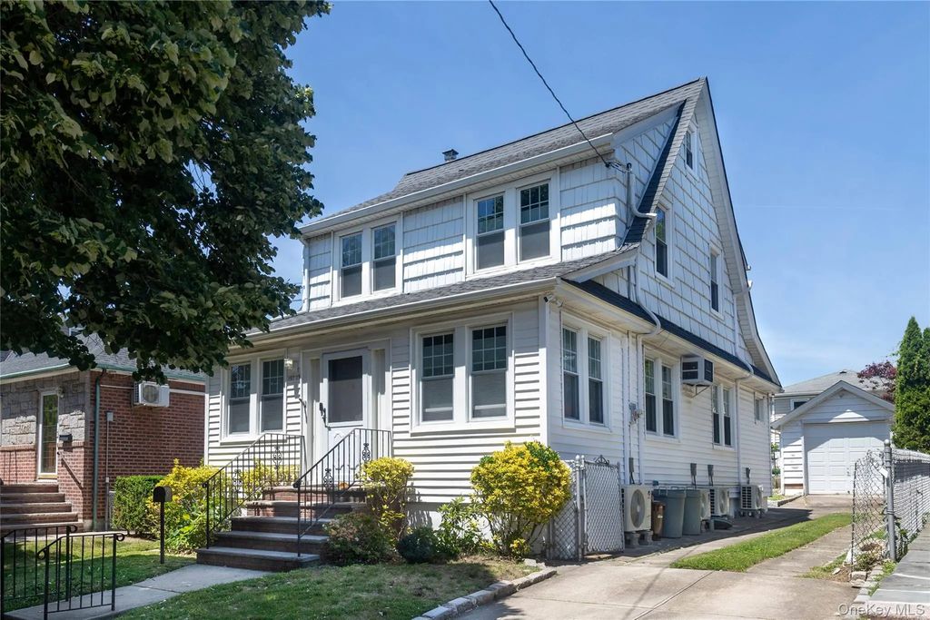 15719 13th Avenue, Whitestone