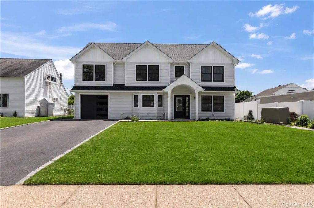 119 Sprucewood Drive, Levittown