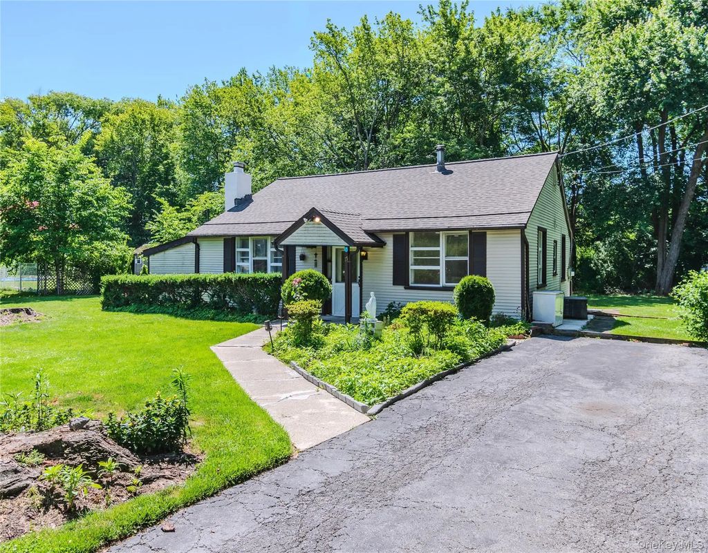 15 Maple Drive, Brewster