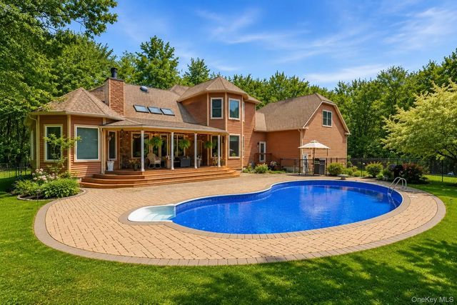 6 Foxwood Road, New Paltz