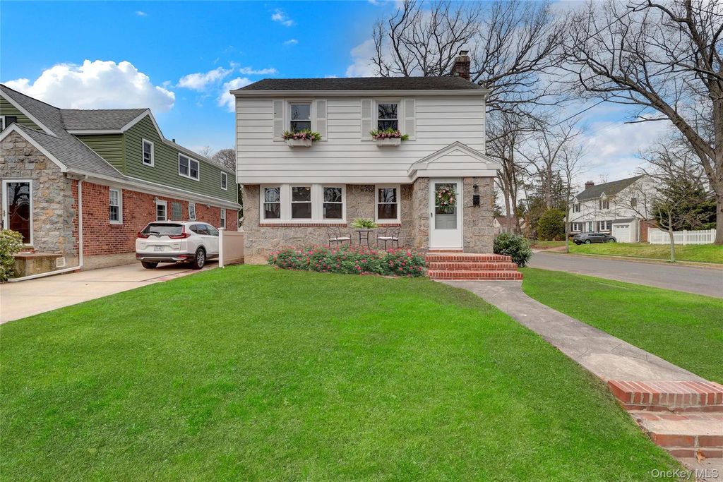 31 Carol Street, Lynbrook