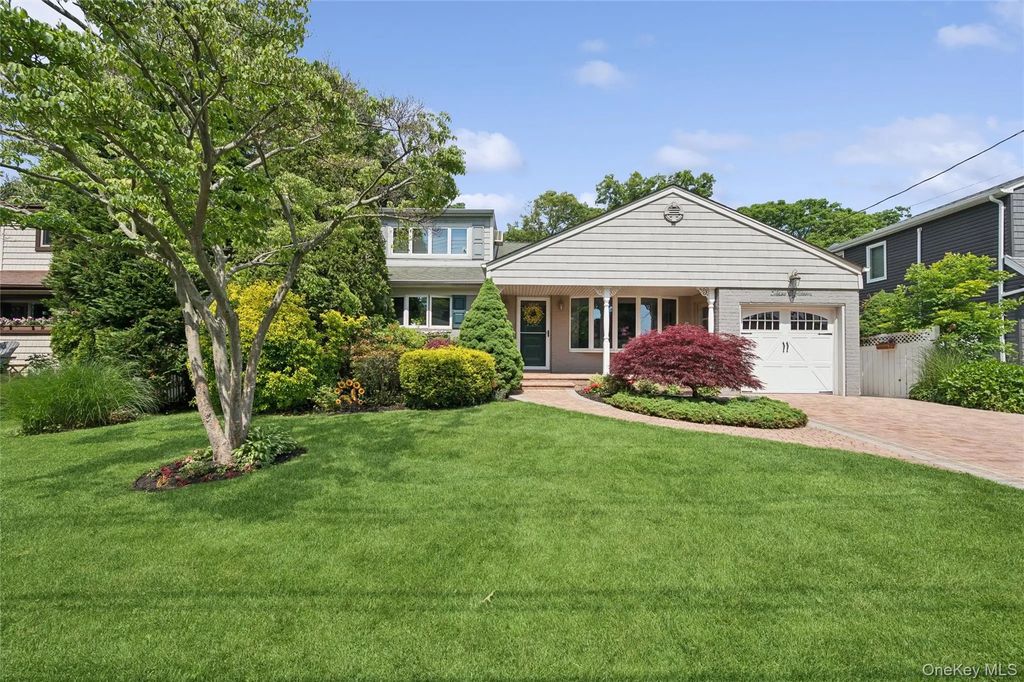 318 Lakeshore Boulevard, Massapequa Park