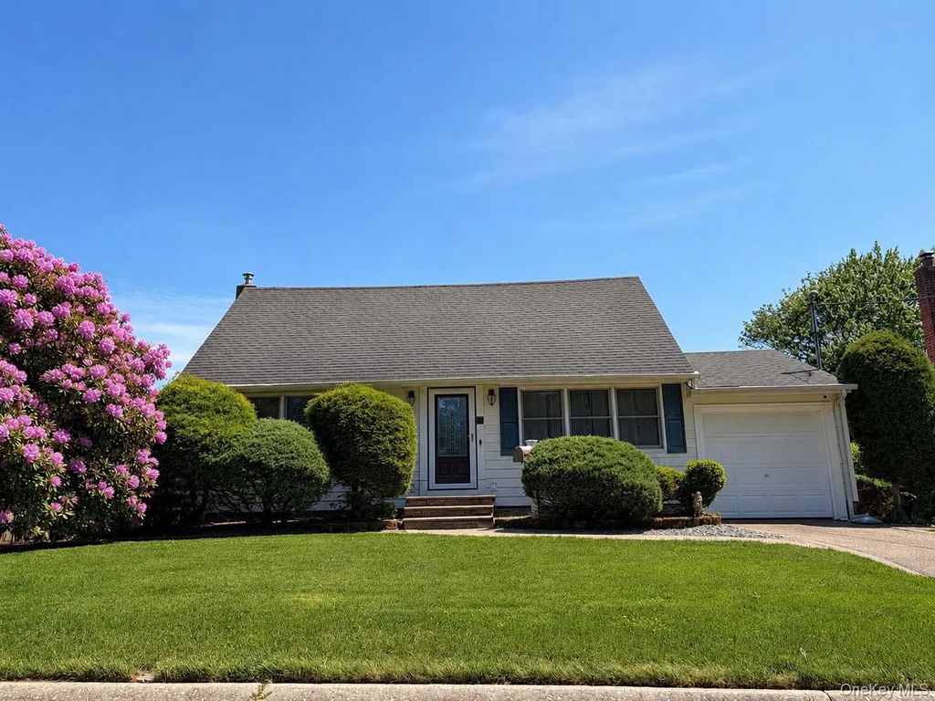 62 Pell Avenue, North Babylon
