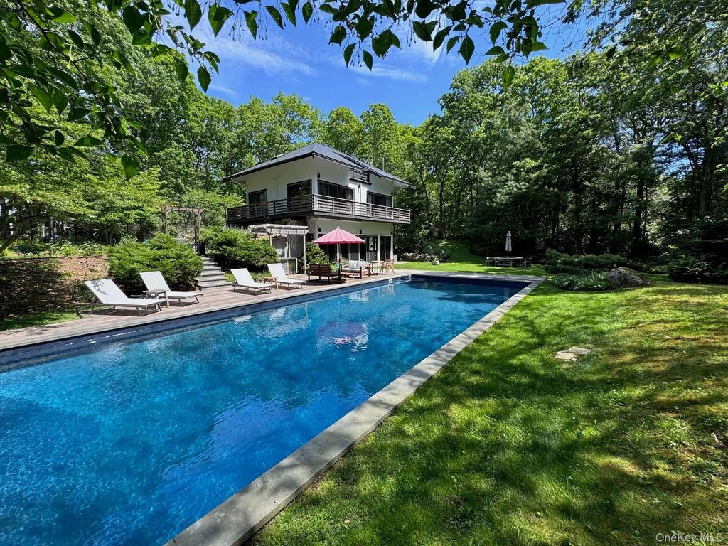 78 Shadom Lane, East Hampton