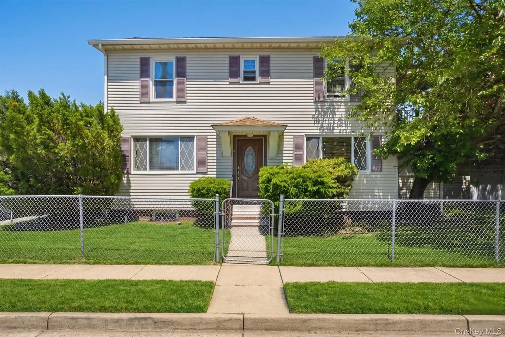 1 Moore Avenue, Hempstead