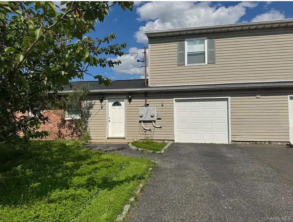 1 Eisenhower Road, Centereach