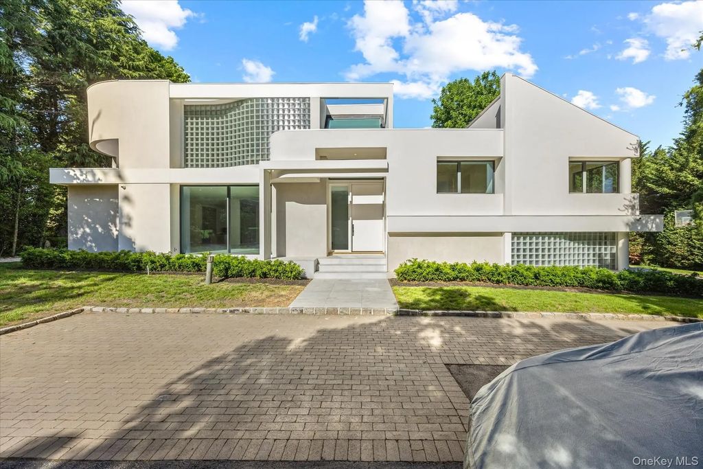 1 Foxwood Road, Great Neck