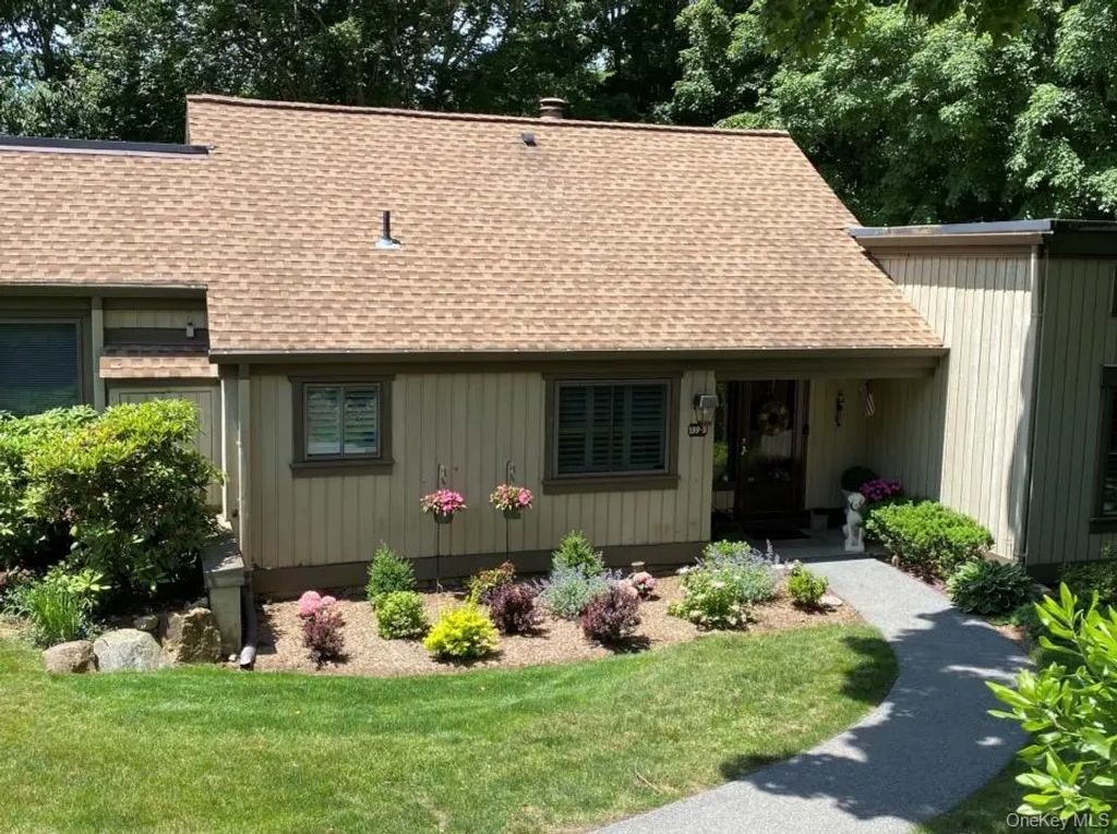 189 Heritage Hills # B, Somers