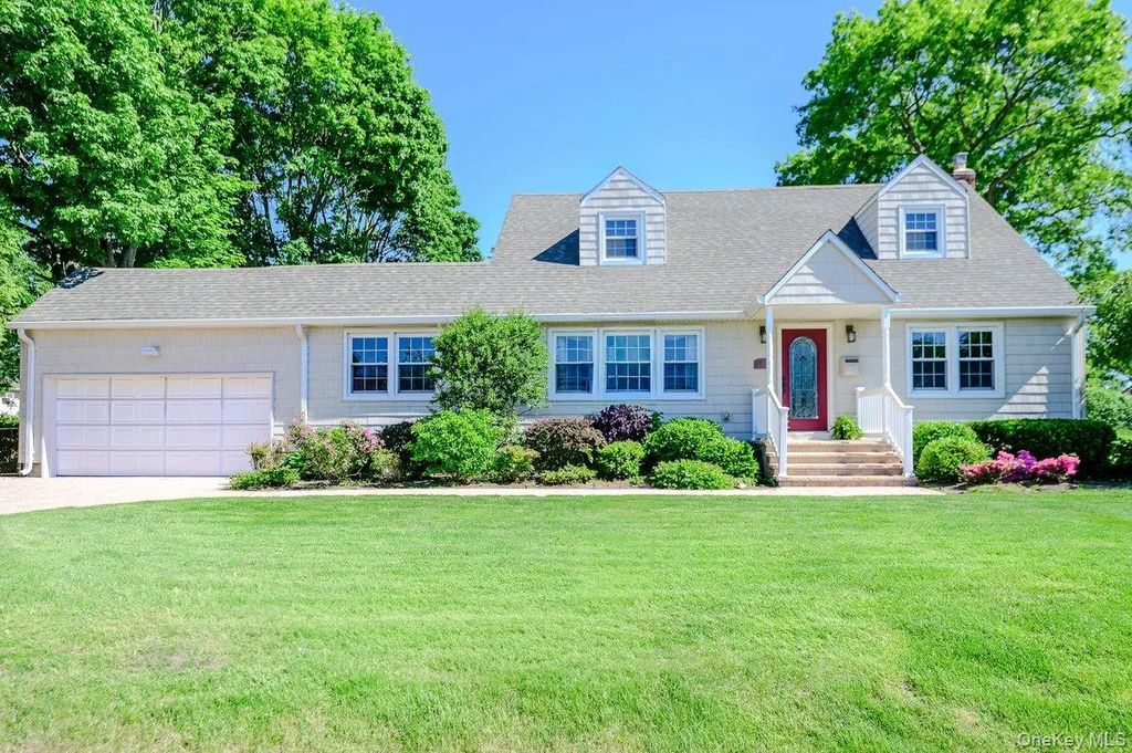 1401 Herzel Boulevard, West Babylon