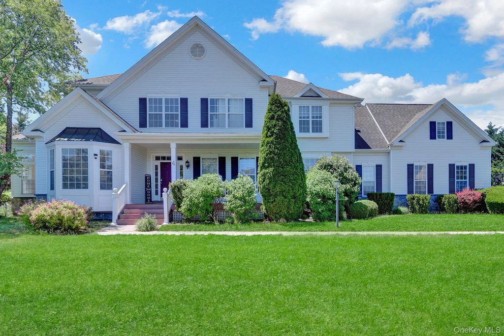 66 Canterbury Drive, Wading River