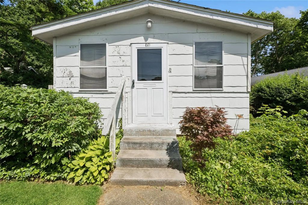 60 Kenneth Avenue, Huntington
