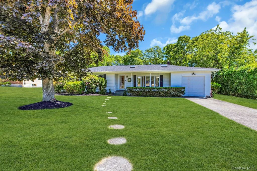 6 Oldfield Lane, East Quogue
