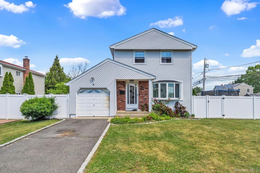 9 Nassau Avenue, West Babylon