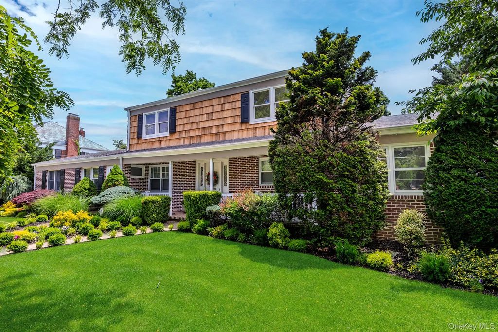 467 Hempstead Avenue, Rockville Centre