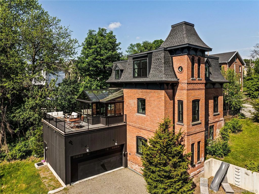 33 Davis Street, Beacon