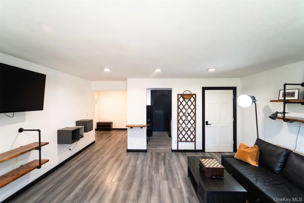 88-29 155th Avenue # 3f, Howard Beach