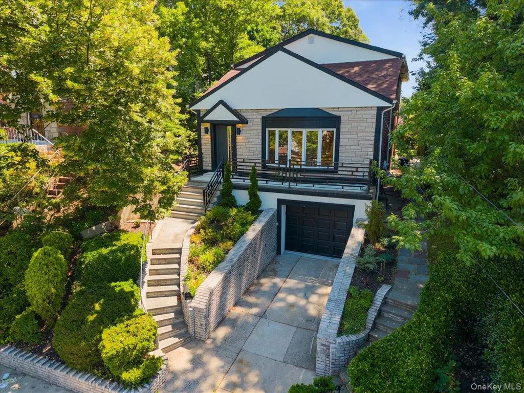 8549 Avon Street, Jamaica Estates