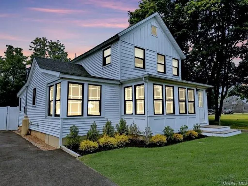 275 Sound Road, Greenport