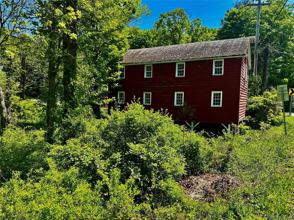73 North Creek Road, Staatsburg
