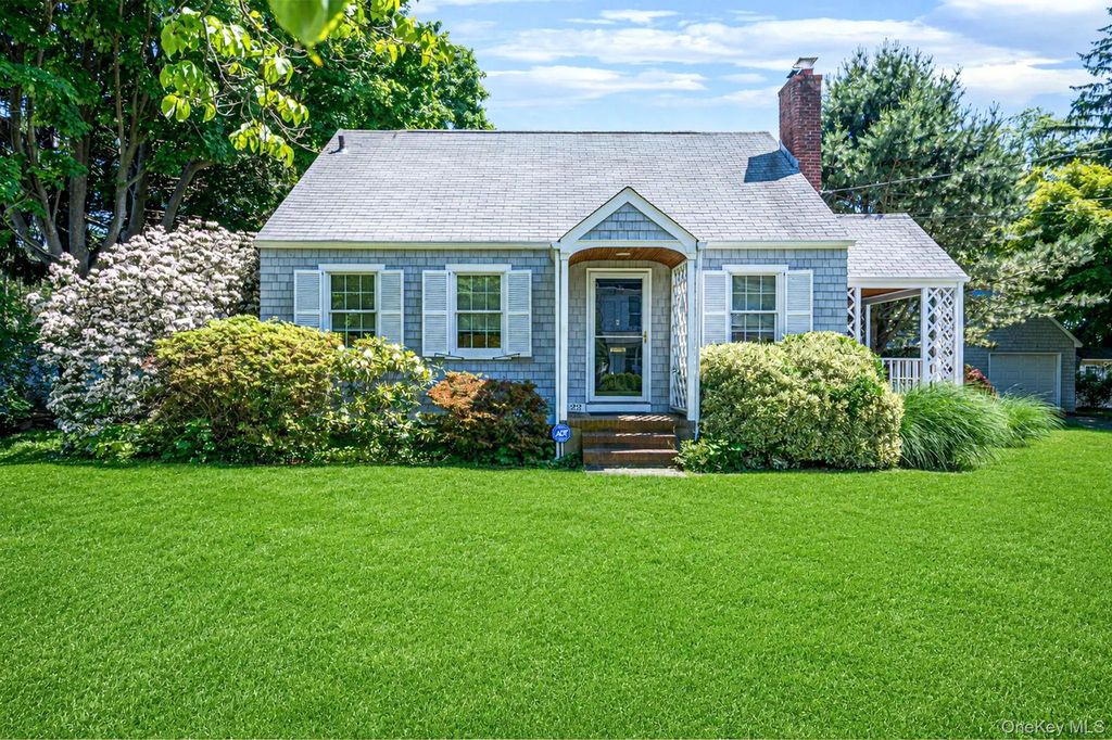 22 Lawrence Street, Greenlawn